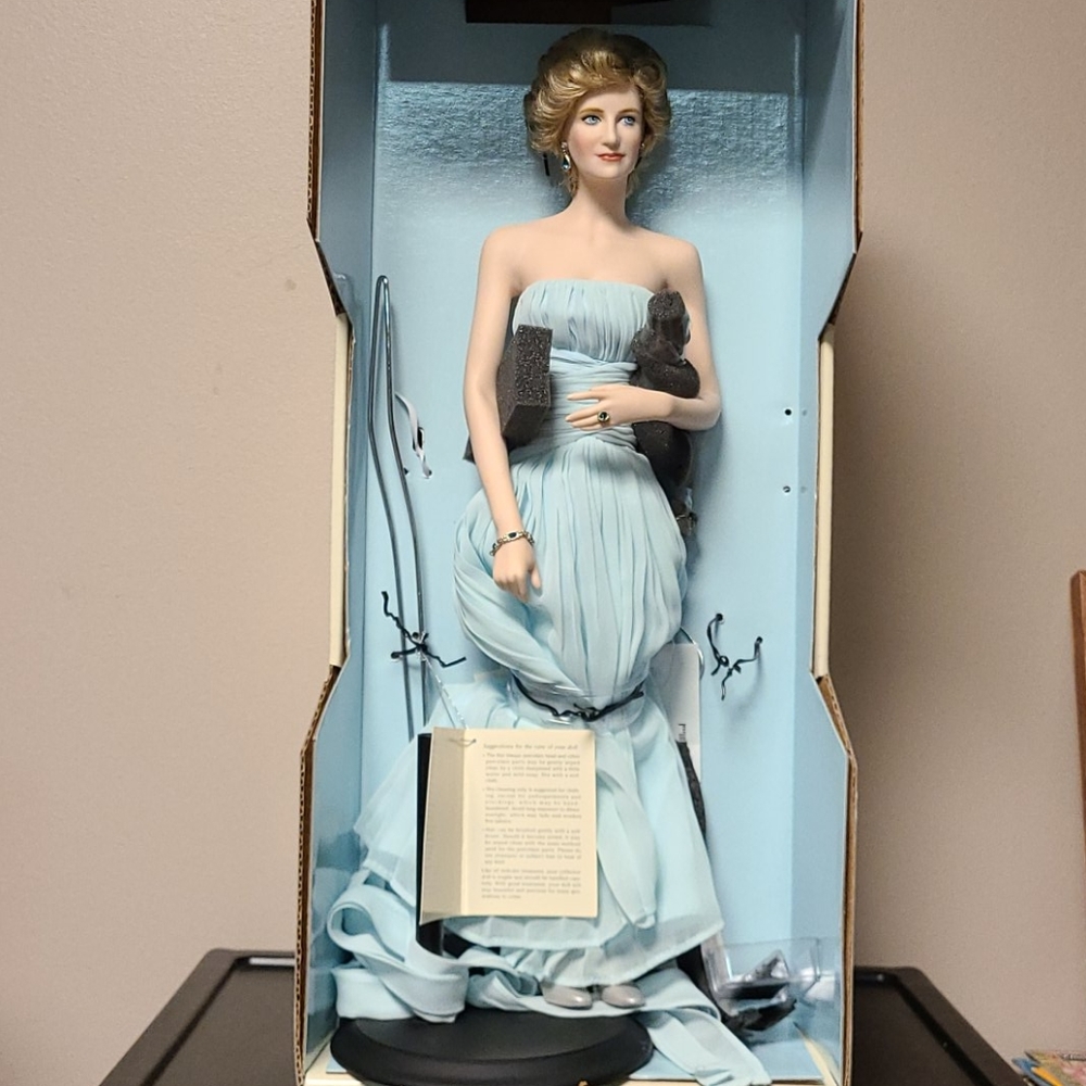 Diana, Princess of Elegance Porcelain Doll